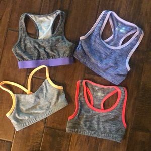 4 like new Old Navy sports bras size XS/5.